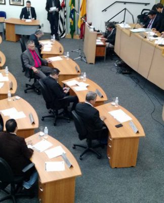 Vereadores derrubam os 3 vetos do Prefeito